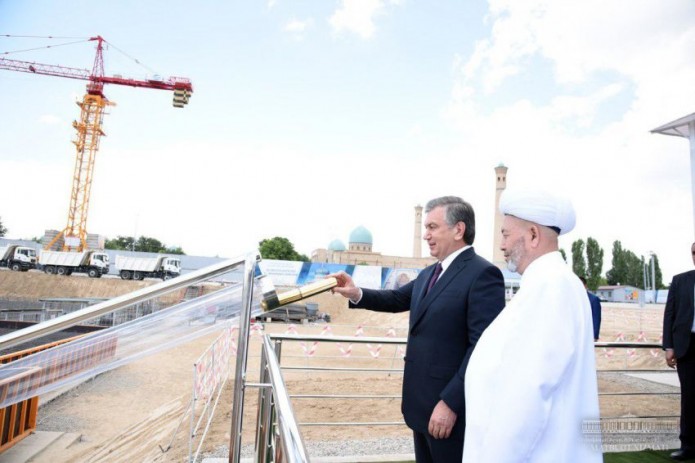 Президент посетил участок строительства Центра исламской цивилизации