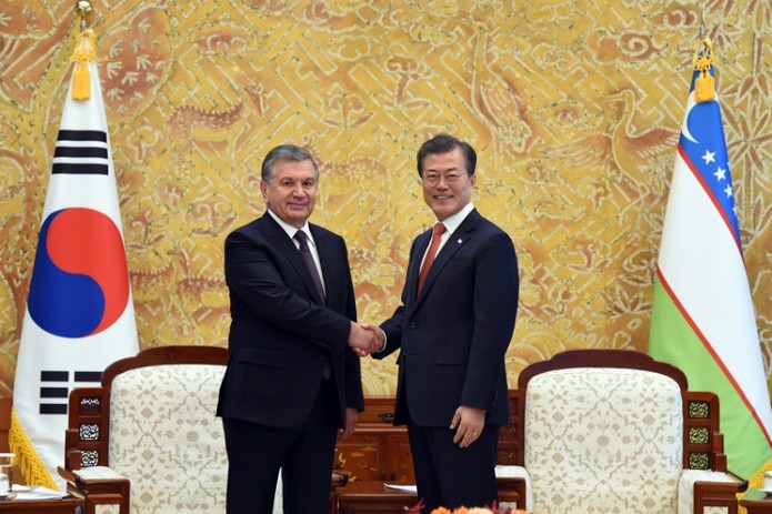 Главы Узбекистана и Южной Кореи провели переговоры в узком формате