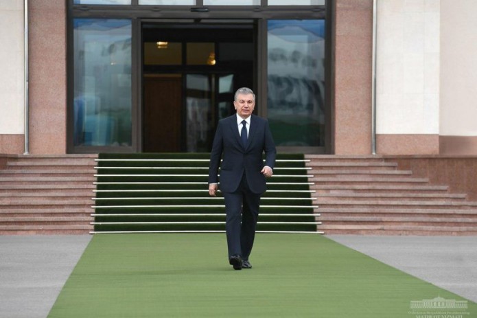 Шавкат Мирзиёев отбыл в Баку для участия в саммите Тюркского совета