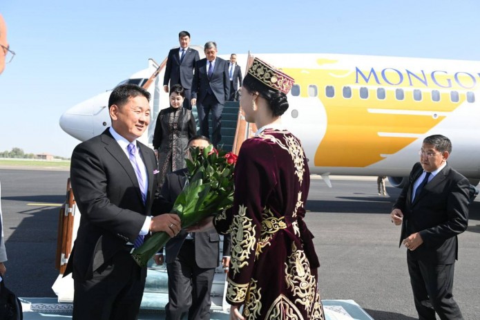 Mo'g'uliston Prezidenti Uxnaagiyn Xurelsux Samarqandga yetib keldi