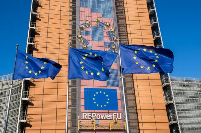 Politico: Yevropa Ittifoqi Rossiyani moliyaviy qora ro‘yxatga kiritadi