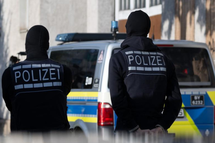 Berlinda vokzallar va transportda pichoq olib yurish taqiqlanadi