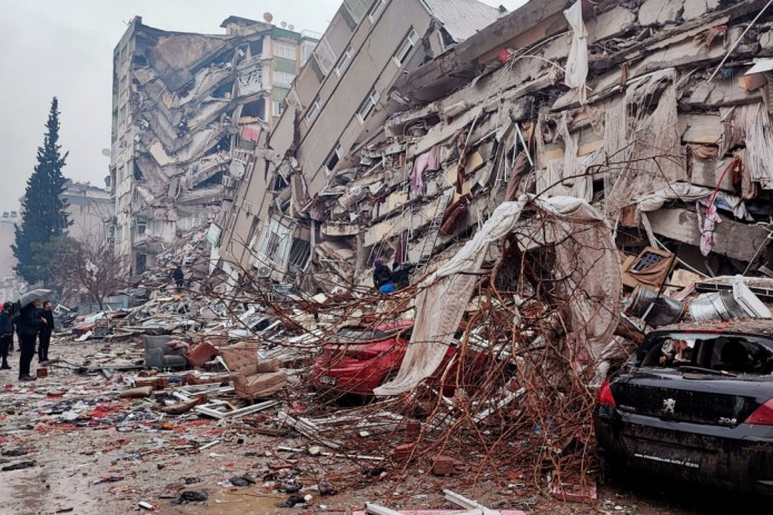 Suriya daxshatli zilziladan so'ng G'arb davlatlaridan hech qanday yordam ko'rsatilmayotganini aytdi