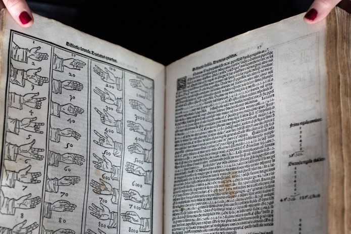 Редкая средневековая бухгалтерская книга может уйти с молотка за $1,5 млн