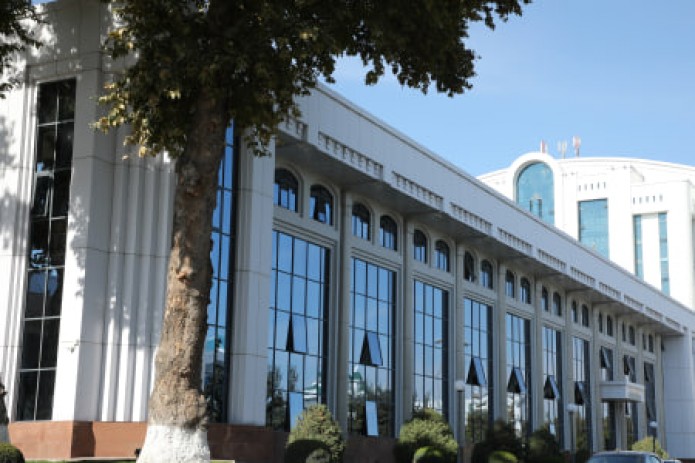 “Loyihalar va import kontraktlarini kompleks ekspertiza qilish markazi” Iqtisodiyot va moliya vazirligiga qaytarildi – prezident farmoni