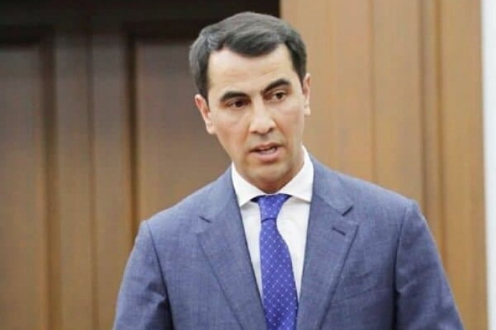 “Вақтнинг бир дақиқасини ҳам бекор ўтказмаслигимиз керак” – Равшан Эрматов Осиё чемпиони бўлган терма жамоа футболчилари билан учрашди