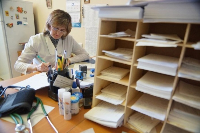 Работников первичной медико-санитарной помощи избавили от бумажной волокиты