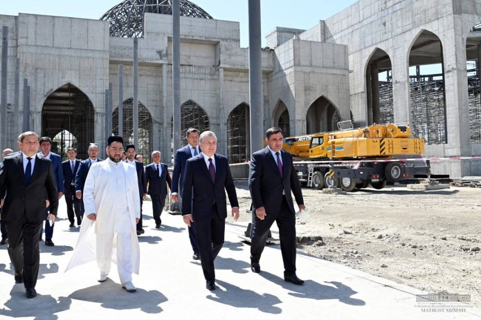 Shavkat Mirziyoyev Samarqandda Imom Buxoriy majmuasi qurilishi bilan tanishdi