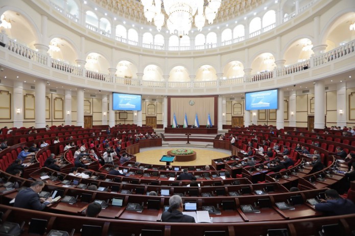 Qonunchilik palatasi chet el fuqarolarini nomaqbul deb topuvchi qonunni ...