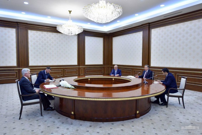 Президент Узбекистана принял заместителя министра иностранных дел Великобритании