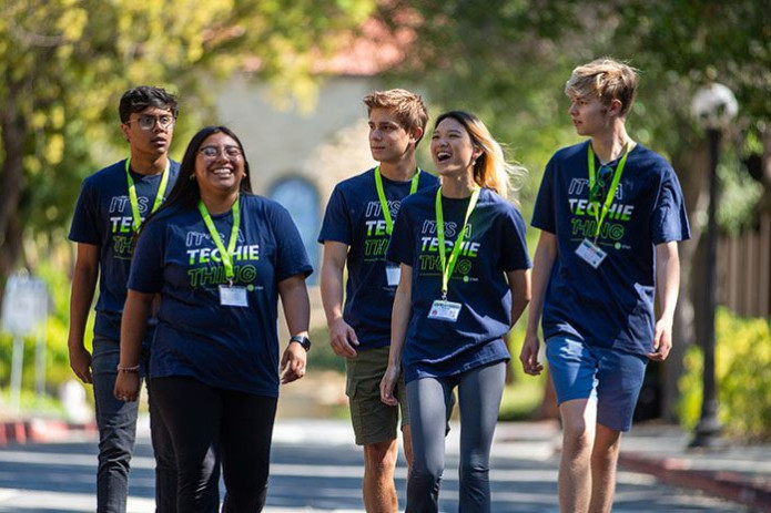 Top 100 universities camp offer students valuable knowledge and unforgettable summer