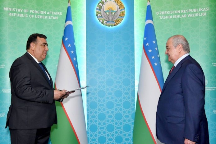 Глава МИД Абдулазиз Камилов принял нового посла Таджикистана