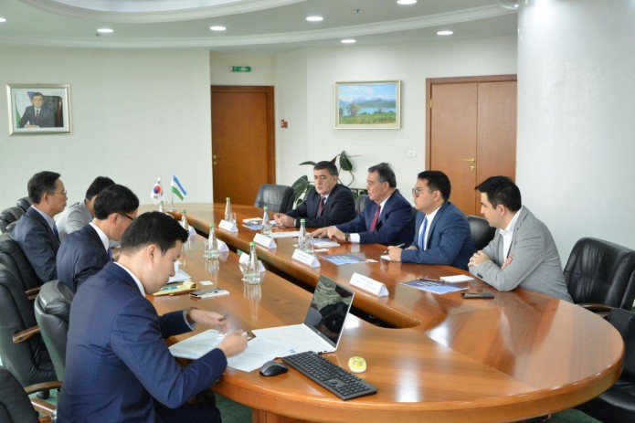 Глава АБУ встретился с президентом Корейского банковского института
