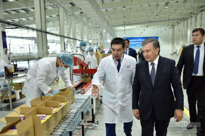 Prezident «Amilov» qandolat mahsulotlari ishlab chiqarish fabrikasiga bordi