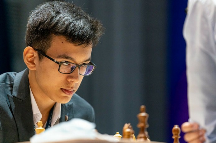 Young Uzbek chess player Nodirbek Abdusattorov beats Dutch grandmaster at World Cup