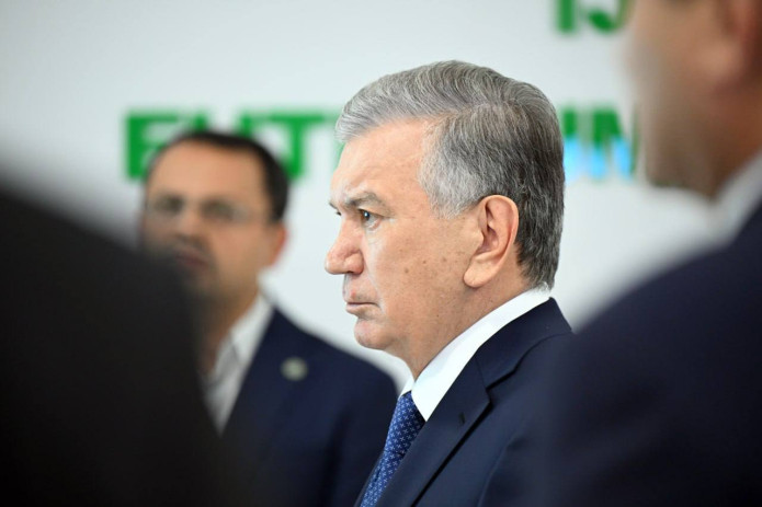 Shavkat Mirziyoyev Ko‘kdala tumani ma’muriy markazidagi ulkan bunyodkorlik ishlari bilan tanishdi