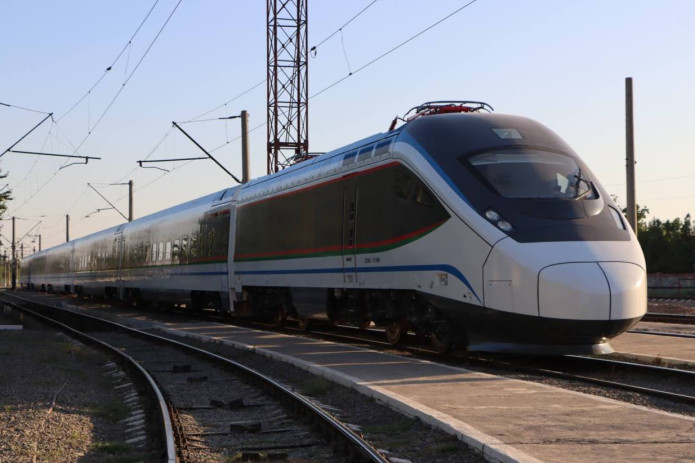 Xiva-Buxor-Xiva yoʻnalishida yangi elektropoyezdlar qatnovi yo‘lga qo‘yildi