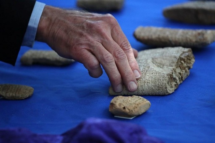 U.S. returns thousands of smuggled ancient artefacts to Iraq