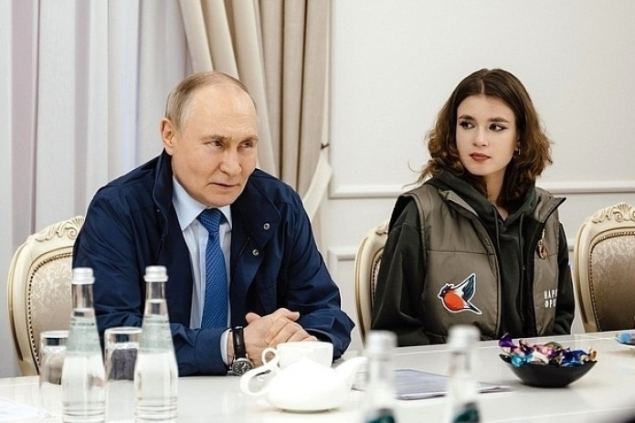 Putin bir yil ichida ikkinchi marta Kurskka bordi