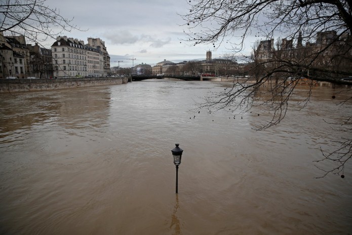 Париж на грани потопа