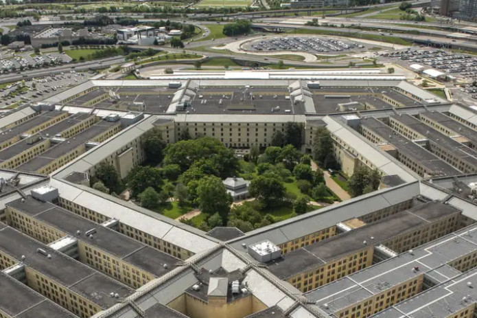 Pentagon fuqarolik xodimlarining 8 foizini qisqartirishni rejalashtirmoqda