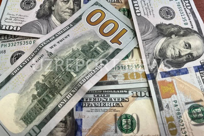 O'zbekistonda dollar kursi yana 12 600 so‘mga ko‘tarildi