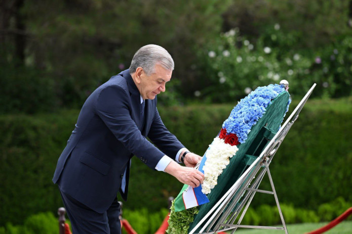 O‘zbekiston Prezidenti Haydar Aliyev xotirasiga hurmat bajo keltirdi