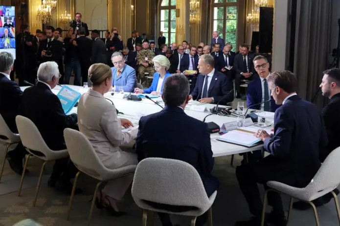 Bloomberg: Yevropa Ittifoqi Rossiyaning Ukrainaga qarshi yangi hujumidan xavotirda