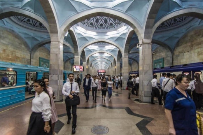 How many passengers use Tashkent metro in one day?