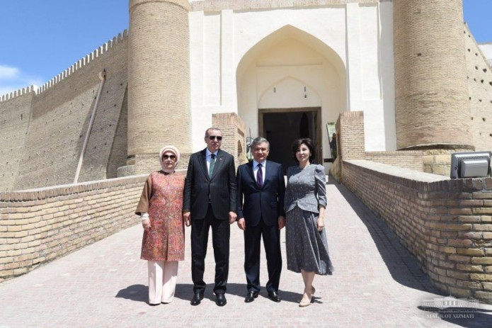 Presidents of Uzbekistan and Turkey examine architectural monuments of Bukhara