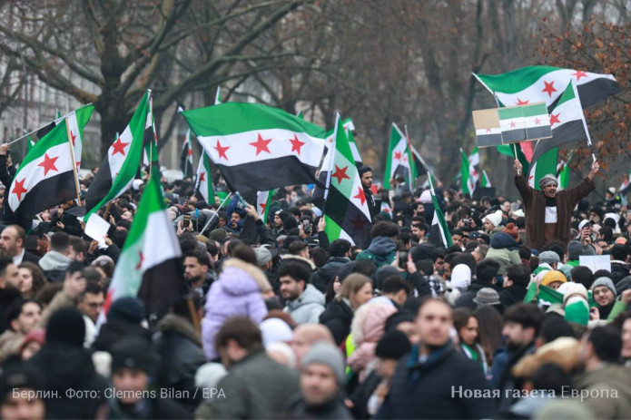 Suriyaliklar Yevropada Bashar Asad rejimining qulashini nishonlamoqda