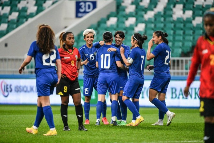 Uzbek women's soccer team crushes opponents