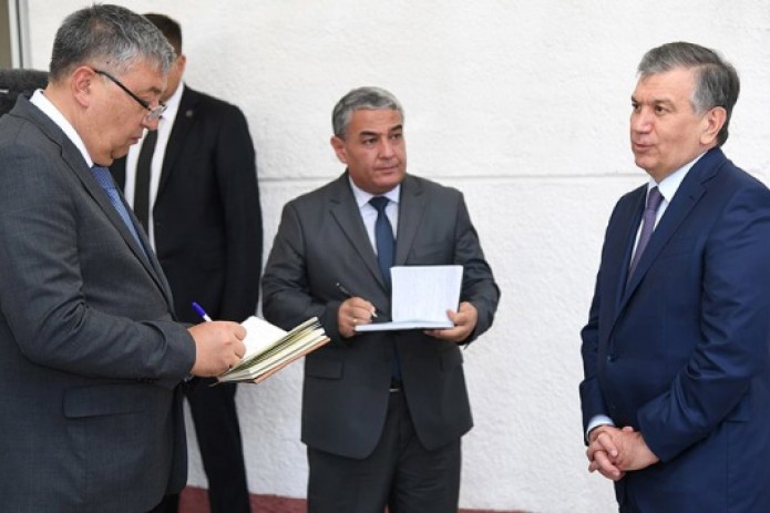 Президент  поручил наладить движение электрички между Ташкентом и Бекабадом