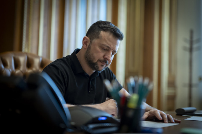 Zelenskiy parlamentga harbiy holat va umumiy safarbarlikni yana uch oyga uzaytirish to‘g‘risidagi qonun loyihalarini kiritdi