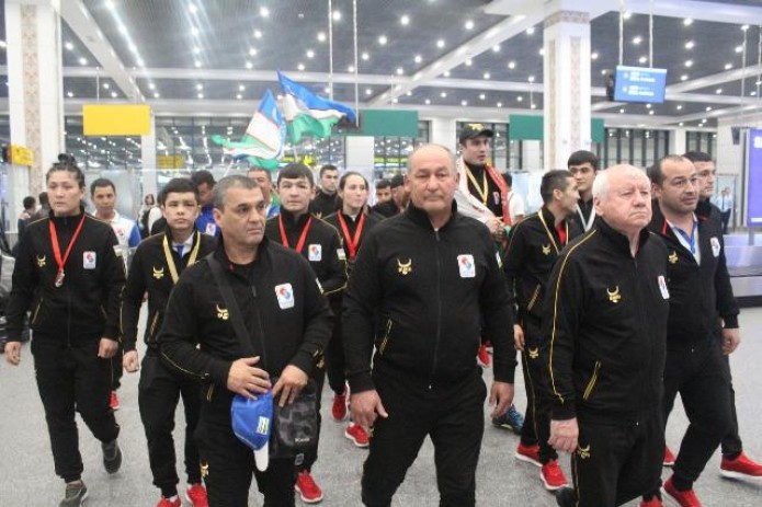 В аэропорту Ташкента встретили участников чемпионата Азии по боксу