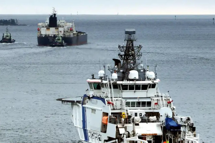 Kabel uzilishi: Eagle S tankerining kapitani Finlyandiyada sudlanmoqda