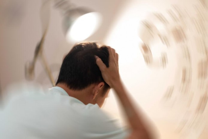 Ko‘z oldi qorong‘ulashib, bosh aylanishi qanday omillar sababli yuzaga keladi?