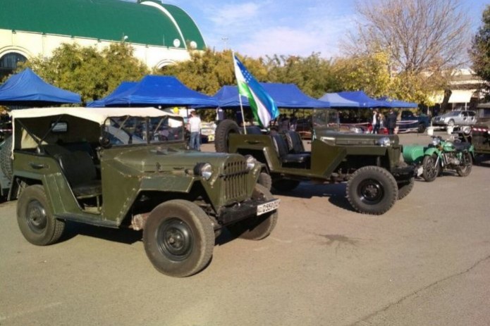 В Ташкенте проходит парад ретро-автомобилей в честь 9 мая