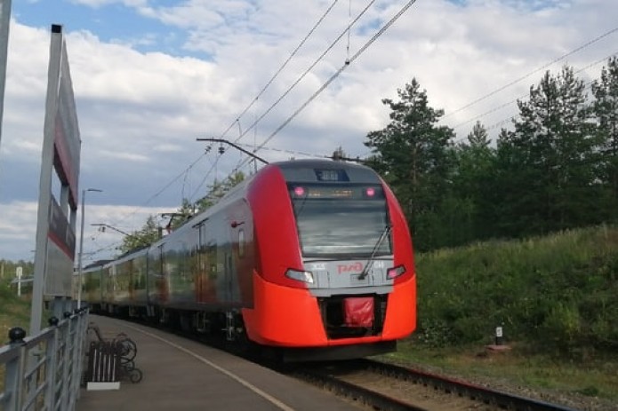 64 поезд самара. Скоростной поезд. Высокоскоростной поезд. Поезд Ласточка Восток. Новая электричка Ласточка.