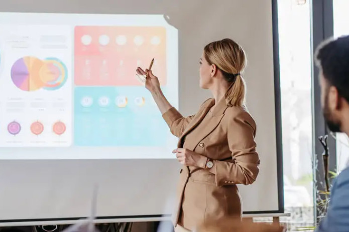 Germaniyada ayollar boshqaruv lavozimlarining 30% dan kamrog'ini egallaydi.