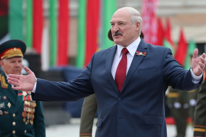Lukashenko raqiblariga «oyoq ostida o`ralashmaslikni» maslahat berdi
