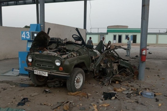 На газовой заправке в Сурхандарье взорвался автомобиль «УАЗ»