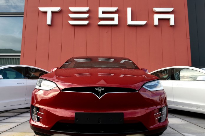 Tesla aksiyasini xarid qilmoqchi bo’lganlar endilikda $1000 to’lashlari kerak bo’ladi
