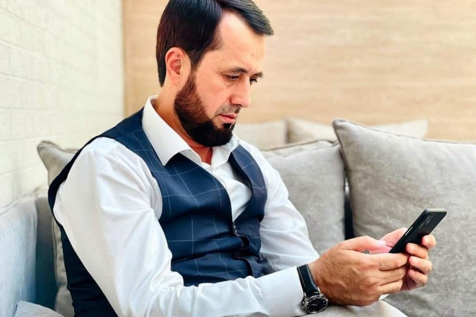 Abror Muxtor Aliy jurnalist Nikita Makarenkoni haqorat qilganlikda ayblanib, jarimaga tortildi