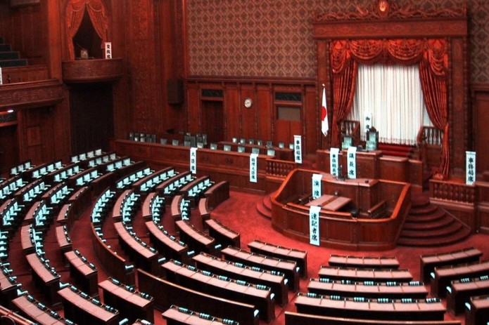 Yaponiya hukumati to'liq iste'foga chiqarildi