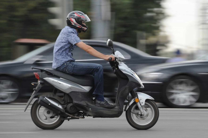 O‘zbekistonda moped va skuterlarlarni haydovchilik guvohnomasisiz boshqarganlar jarimaga tortiladi
