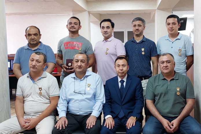 UZREPORT TV telekanalining rahbariyati va bir guruh xodimlari “O‘zbekiston Mustaqilligining 30 yilligi” esdalik nishoni bilan taqdirlandi