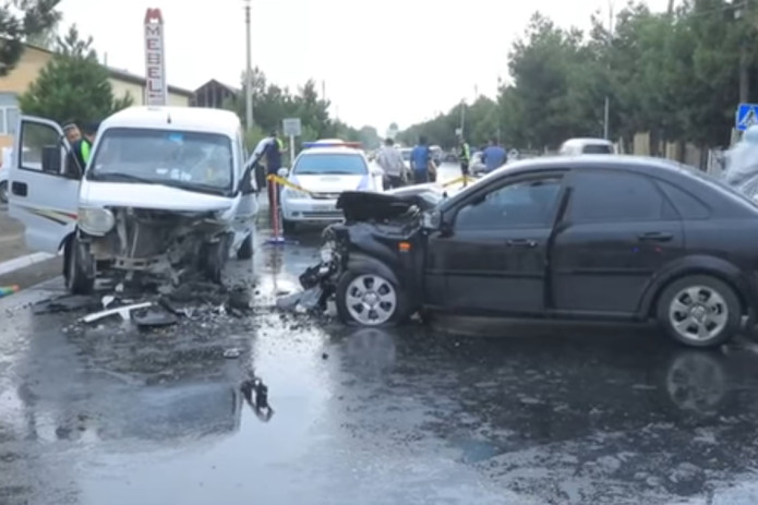 Farg‘onada sog‘ligi yomonlashgan haydovchi boshqaruvni yo‘qotishi oqibatida YTH sodir etib, halok bo‘ldi