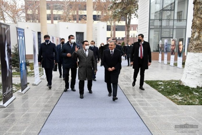 Shavkat Mirziyoyev: Kino - tarbiyaning zamini. Bu ijodning maktabini ochishimiz kerak. Hozir mukammal filmlar yaratishga havasimiz bor, lekin sifatlisi kam