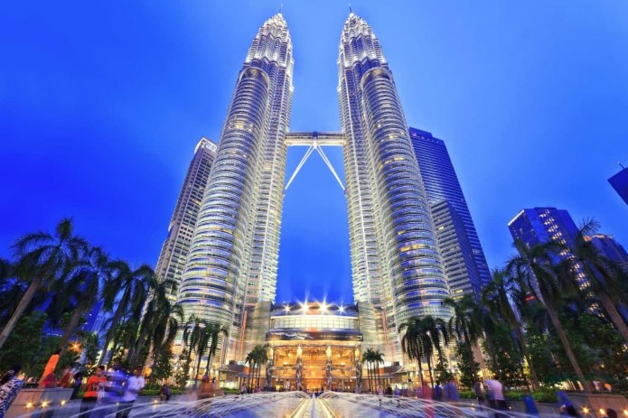 Знаменитые достопримечательности Малайзии подсветят цветами флага Узбекистана ко дню независимости